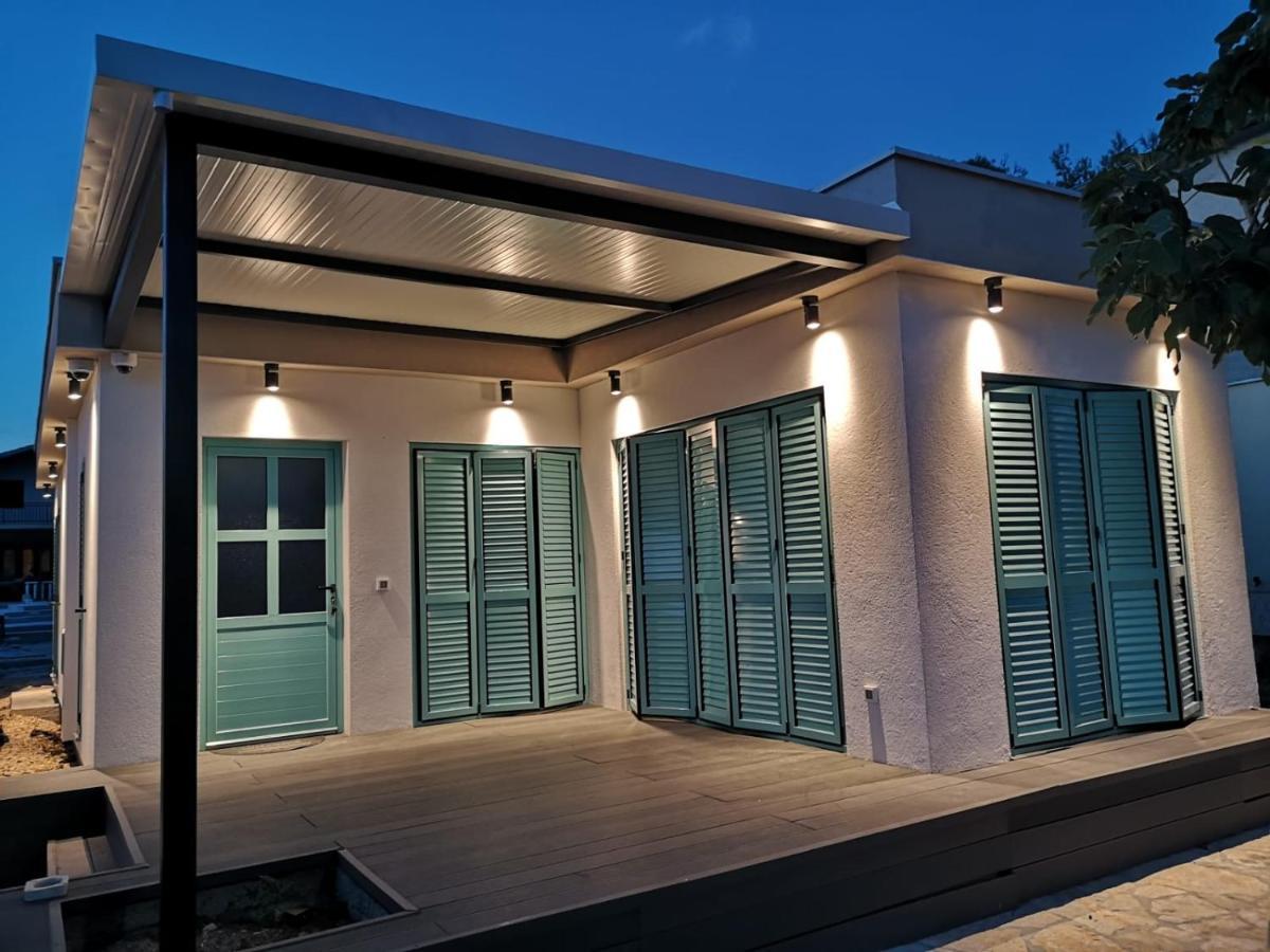 Beach House Ana Sukosan Luaran gambar